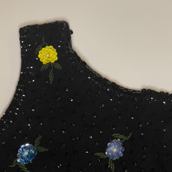 Vintage Sleeveless Sweater - Cyn Les Hand Beaded Sequin Rosette Black - Size 36 - Picture 7 of 11